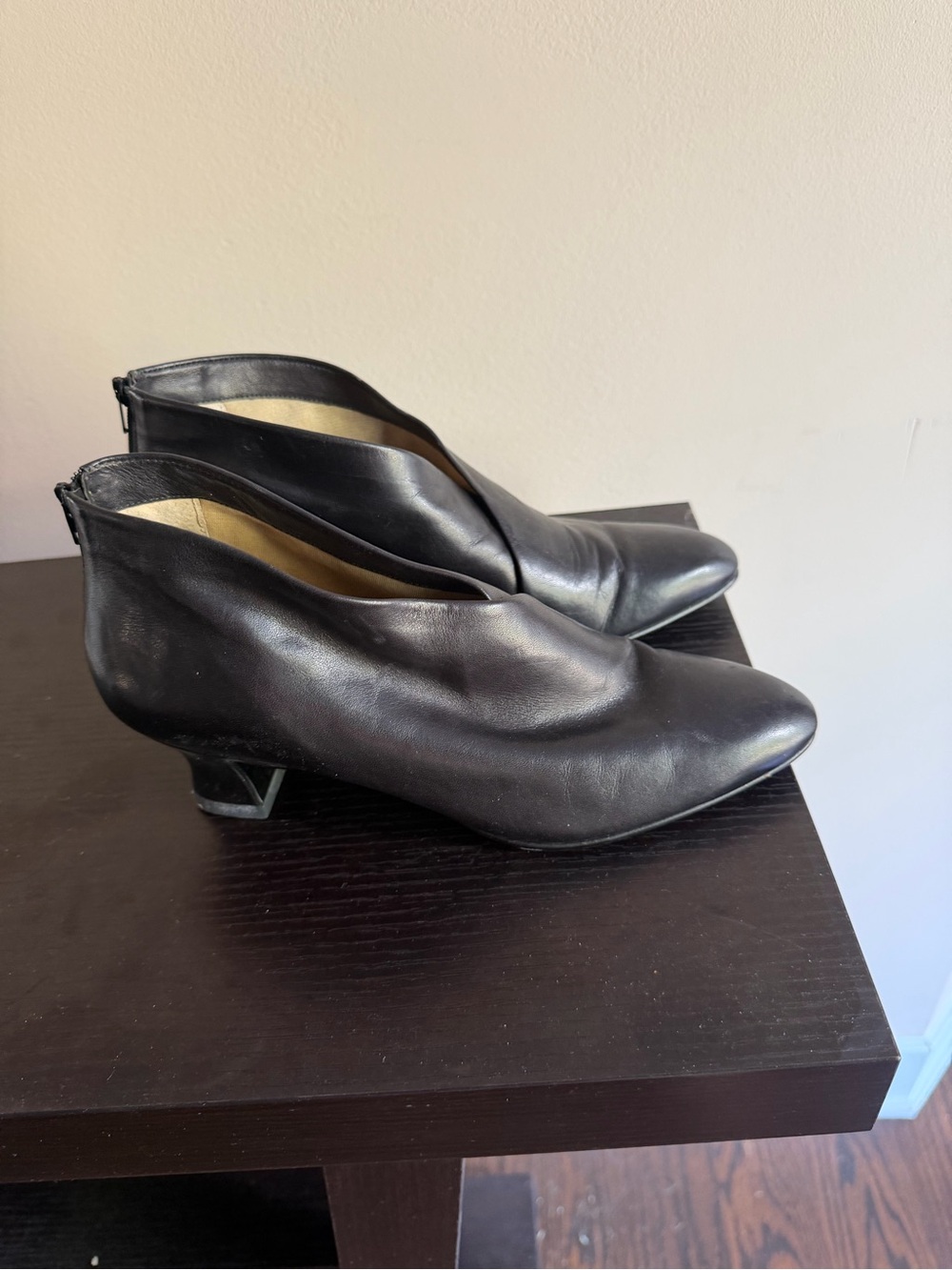 Enzo Angiolini Black Leather Pointed-Toe Low-Heel Ankle Shoes